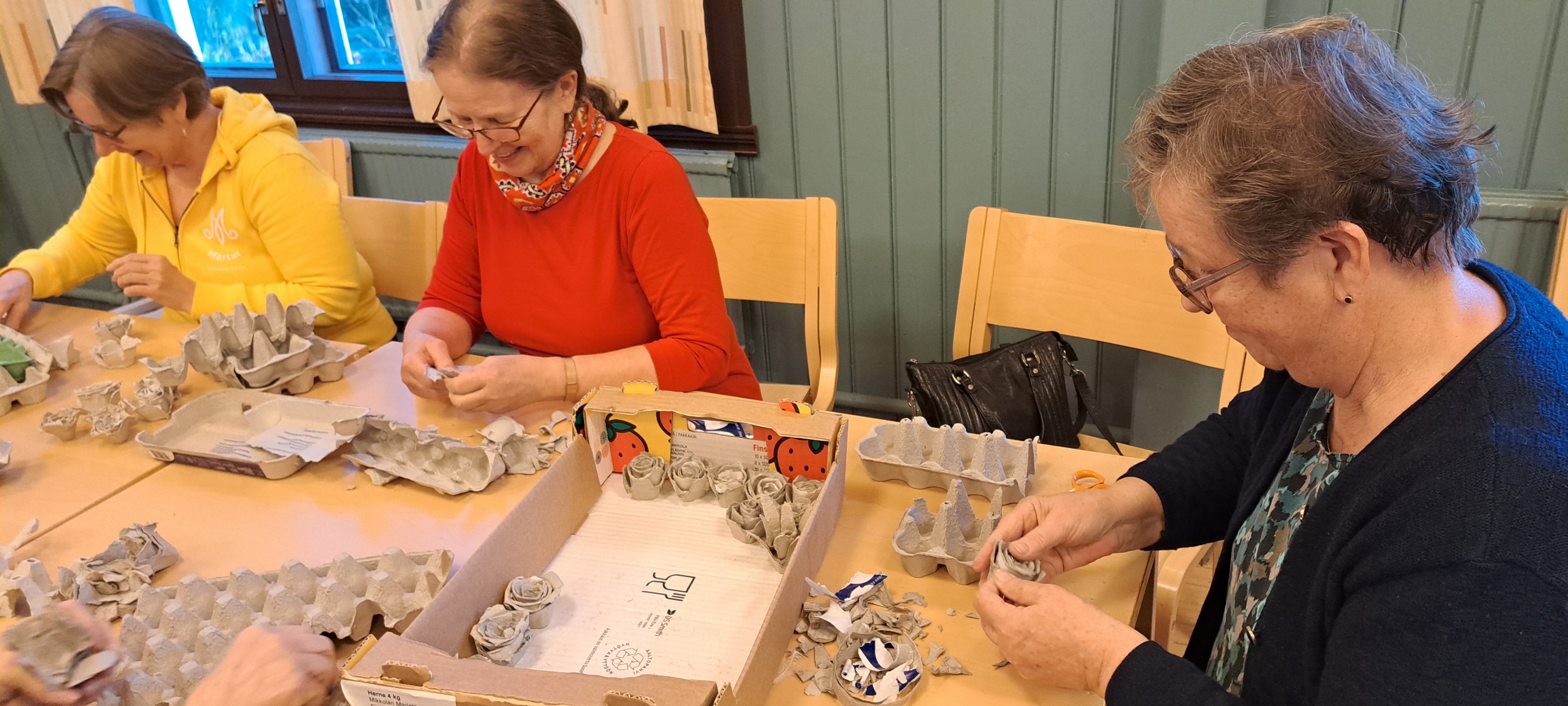 Kuusistolla askarreltiin sytykkeitä 1.11.2022 | Eläkeliitto